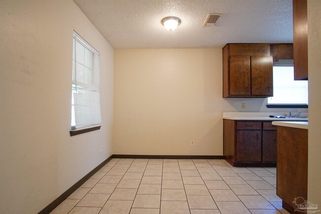 Building Photo - 6498 Colonial Dr