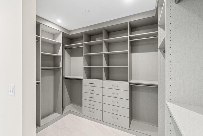 Building Photo - 220 SE Mizner Blvd