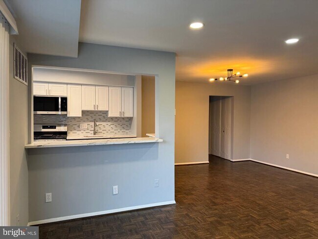 Building Photo - 317 Homeland Southway