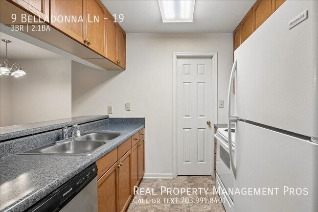 Building Photo - 9 Belladonna Ln