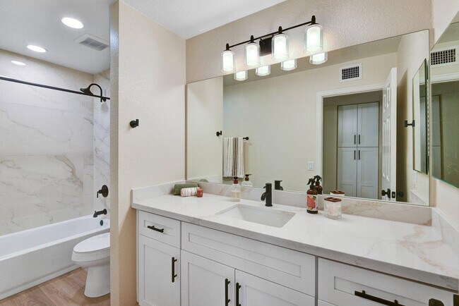 Building Photo - 7331 W Windrose Dr