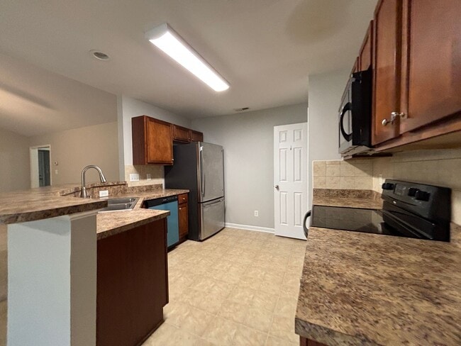 Building Photo - For Rent - 4 bedrooms - close to 295