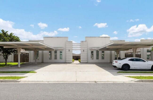 Building Photo - 1404 Alta Vista Dr
