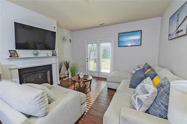 Building Photo - 2084 Sawgrass Dr