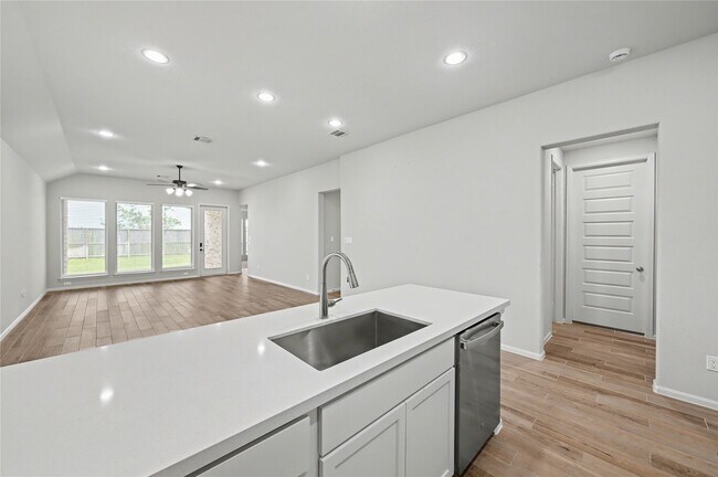 Building Photo - 31527 Splitting Willow Ln