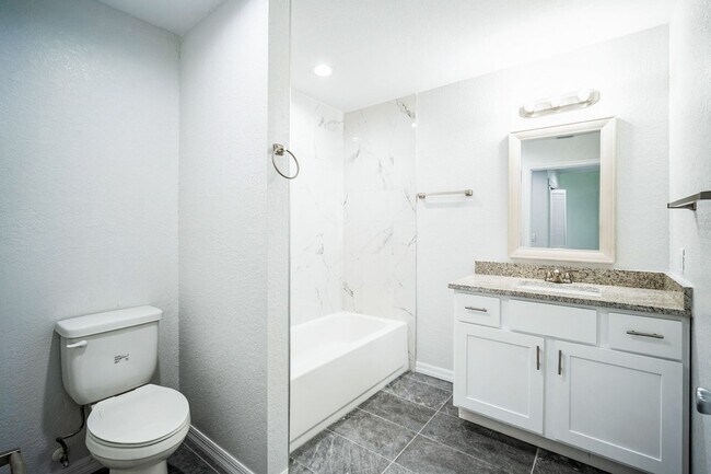 Building Photo - Charming New 3BED-2BATH Apartment in Bartow FL