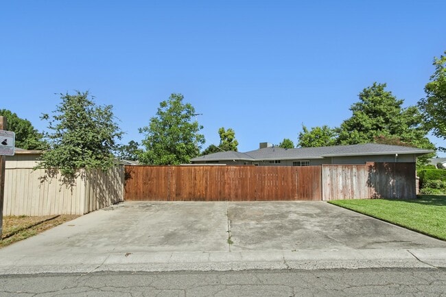 Building Photo - 3201 Bonita Dr