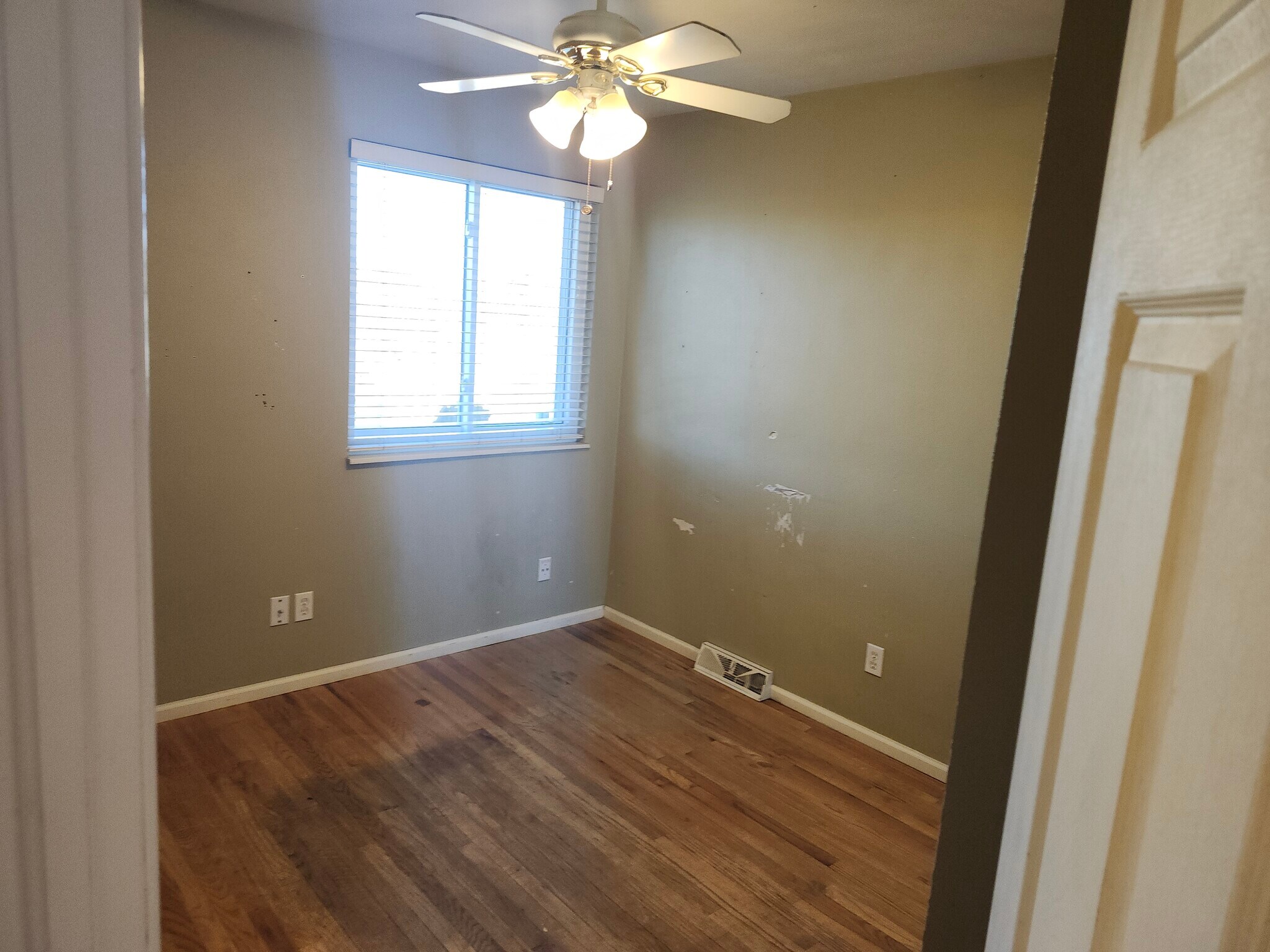 Building Photo - 11461 W 107th Pl