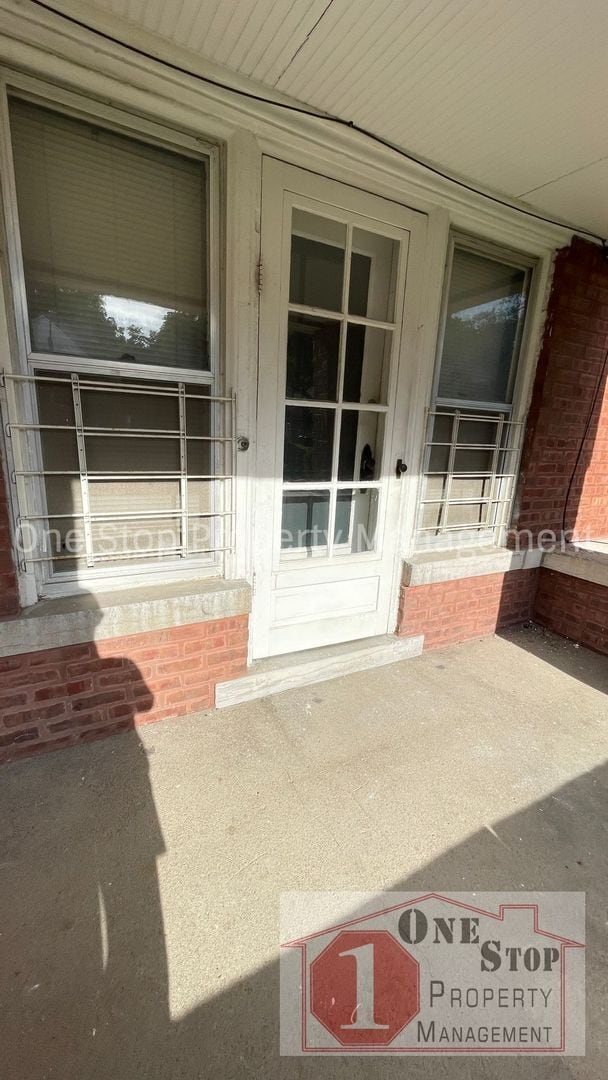 Building Photo - Historic and Unique 2 Bedroom, 1 Bathroom ...