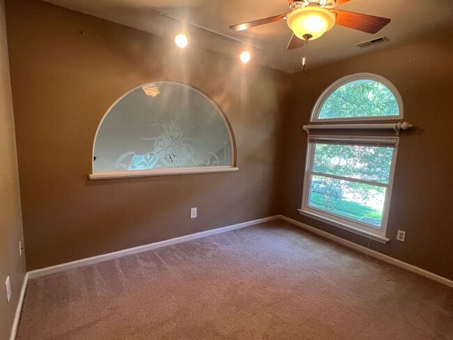 Building Photo - 105 Bellows Pl