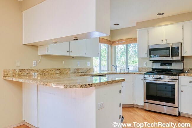 Building Photo - Charming 3 BD* 2.5 BTH Single Family Home In Deerfield Neighborhood! Great Location & Quiet Neigh...