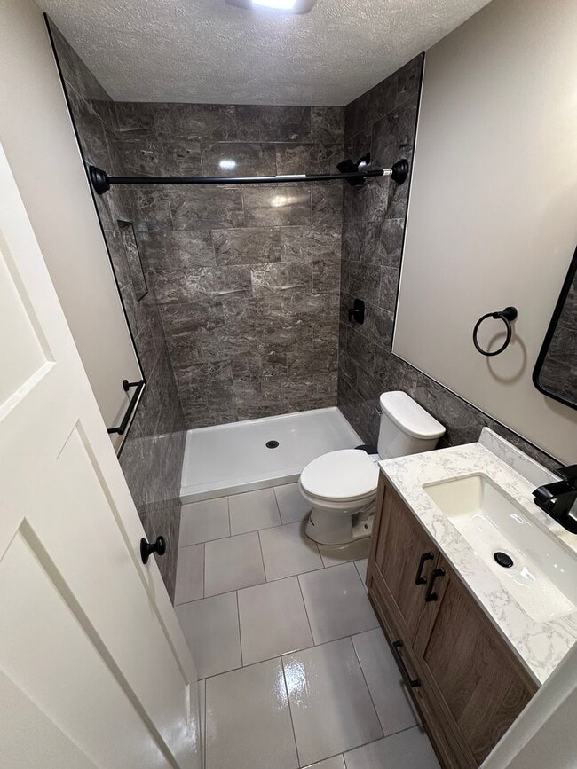 Building Photo - Village of Manlius 1 bedroom/ 1 full bathroom Apartment - Sign for just $1,000