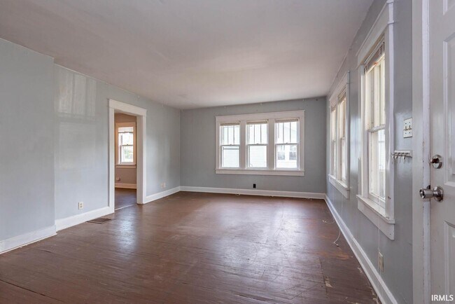 Building Photo - 204 S Clark St