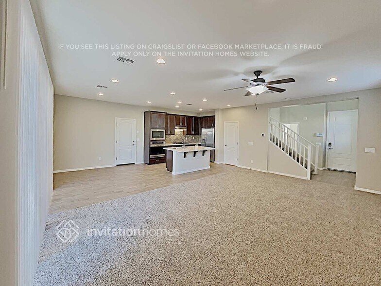 Building Photo - 9731 E Axle Ave