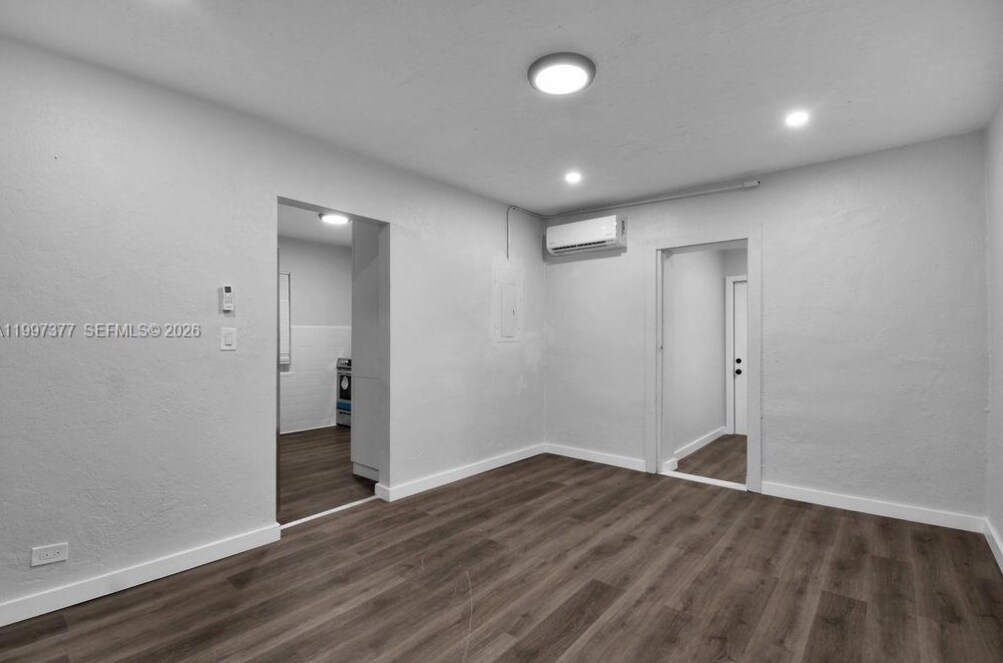 Building Photo - 547 NW 49th St