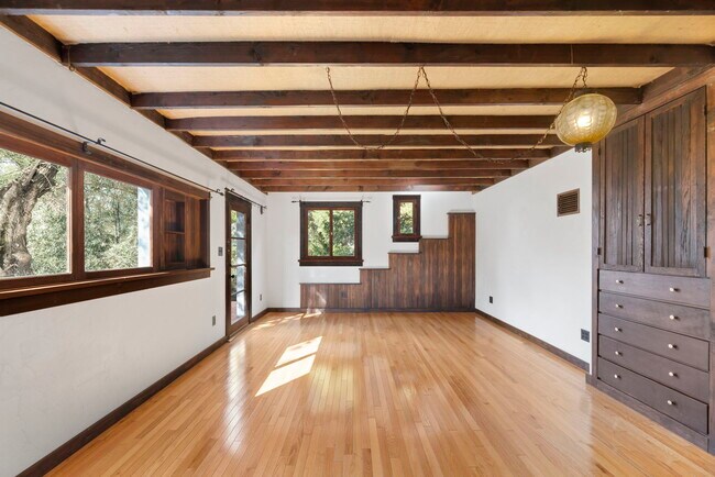 Building Photo - 1409 Avon Park Ter