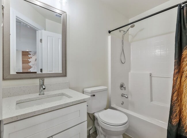 Building Photo - 415 Enclave Ct