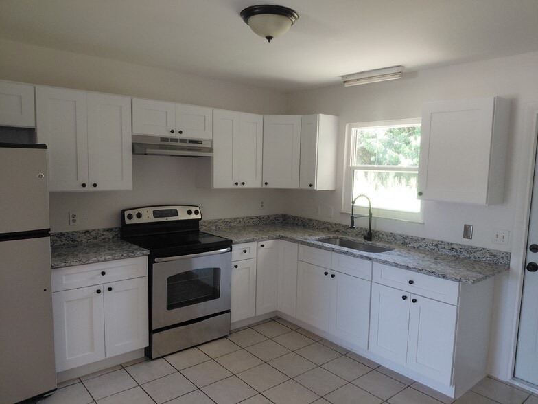 Building Photo - 811 King Orange Dr