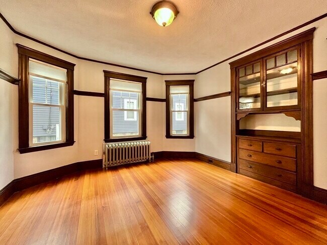 Building Photo - 32-34-34 Crescent Hill Ave