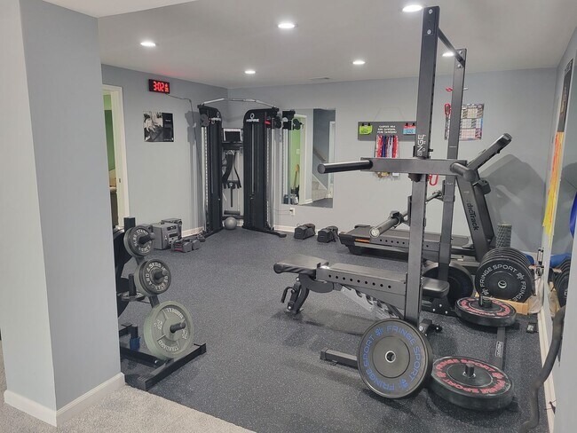 Building Photo - Gorgeous 4,000sqft  5-bed 3.5-bath Home near Chantilly Economic corridor