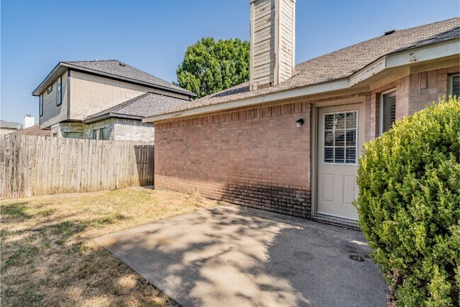 Building Photo - 1740 Cedar Tree Dr