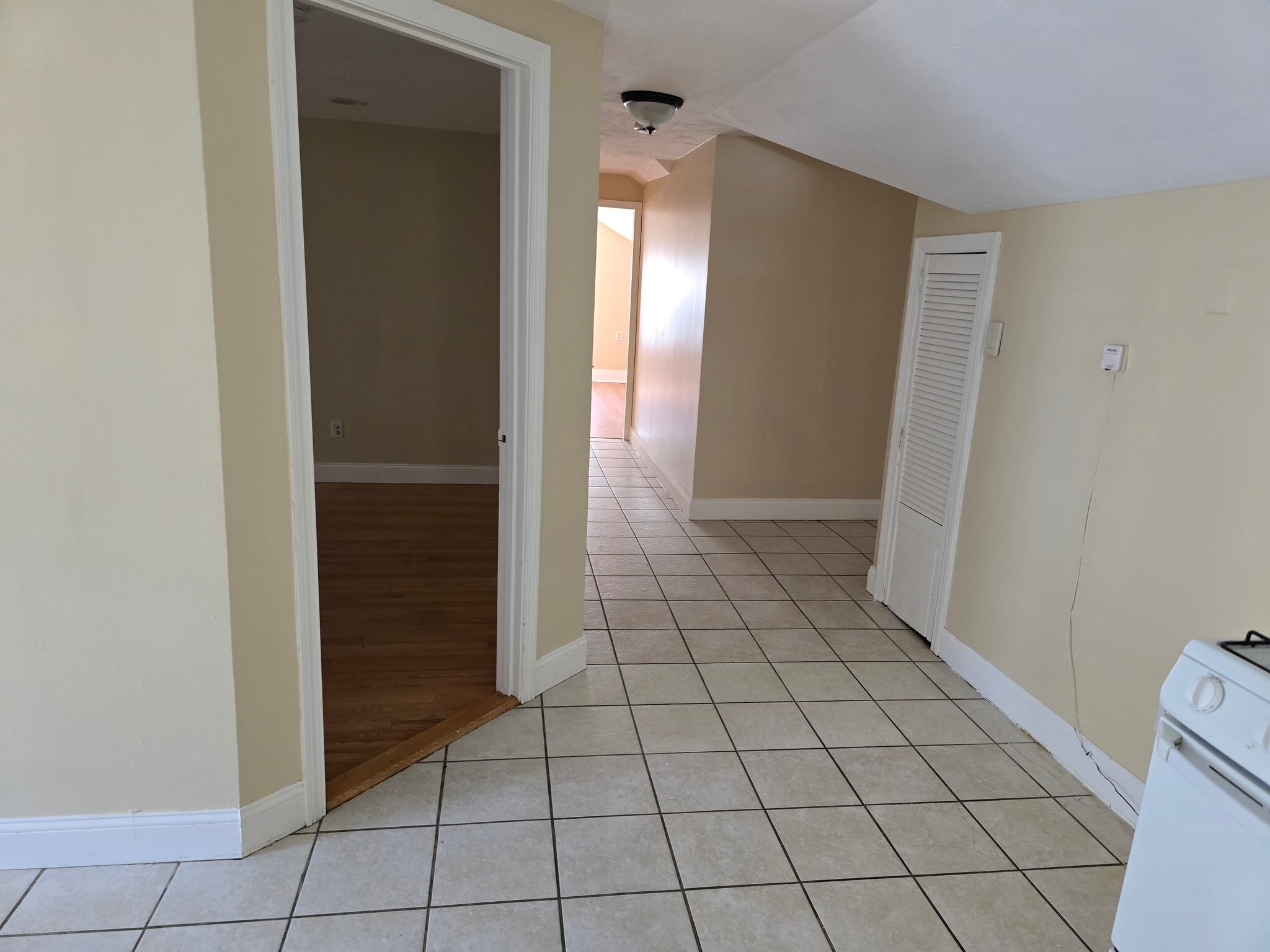 Building Photo - 27 Shelby St