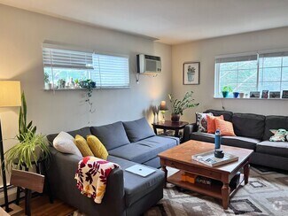 Building Photo - SPACIOUS 2 BR IN HYDE PARK WITH GARAGE