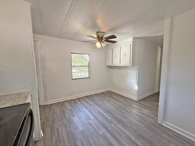 Building Photo - 6227 Forest Acre Cir N