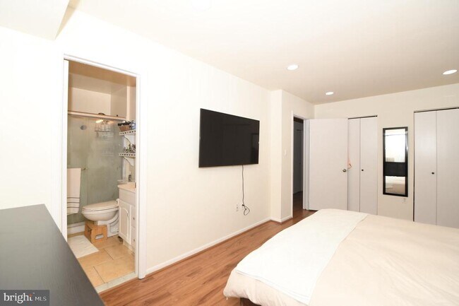 Building Photo - 7812 Briardale Terrace