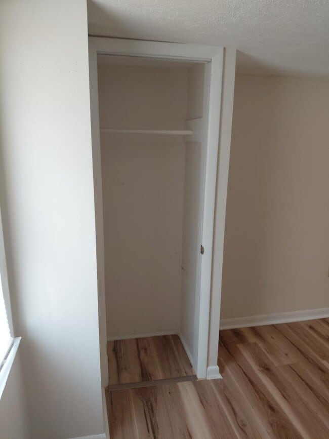 Building Photo - 6 W First St - 6 West First street