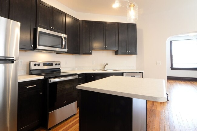 Building Photo - 3449 Iowa Ave