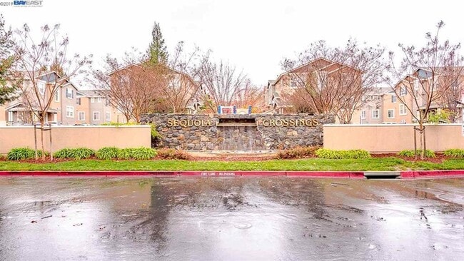 Building Photo - COMING SOON! | $3,700 / 3BR GORGEOUS CENTRAL FREMONT TOWNHOME IN PARKMONT | Photos shown are of a...