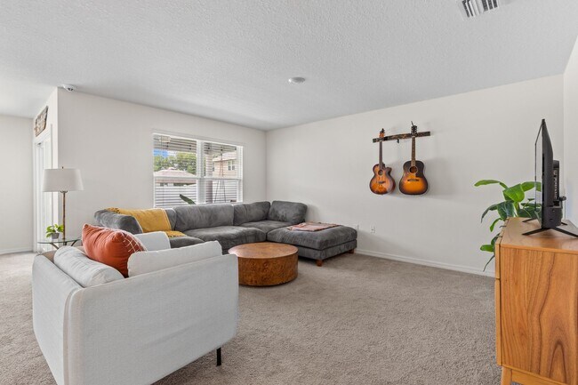 Building Photo - Contemporary Home in Briarwood