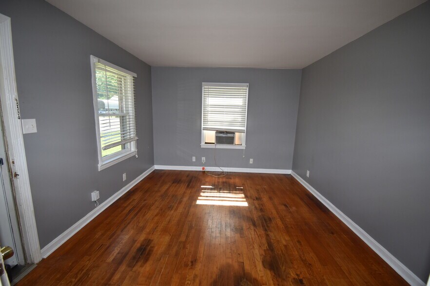 Building Photo - 406 Hietts Ln