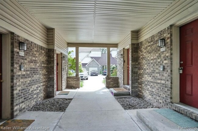 Building Photo - 863 Brandon Ave