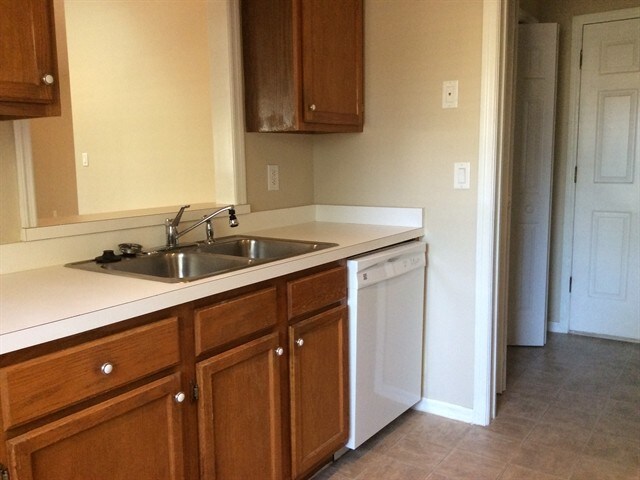 Building Photo - 1004 Lantana Dr