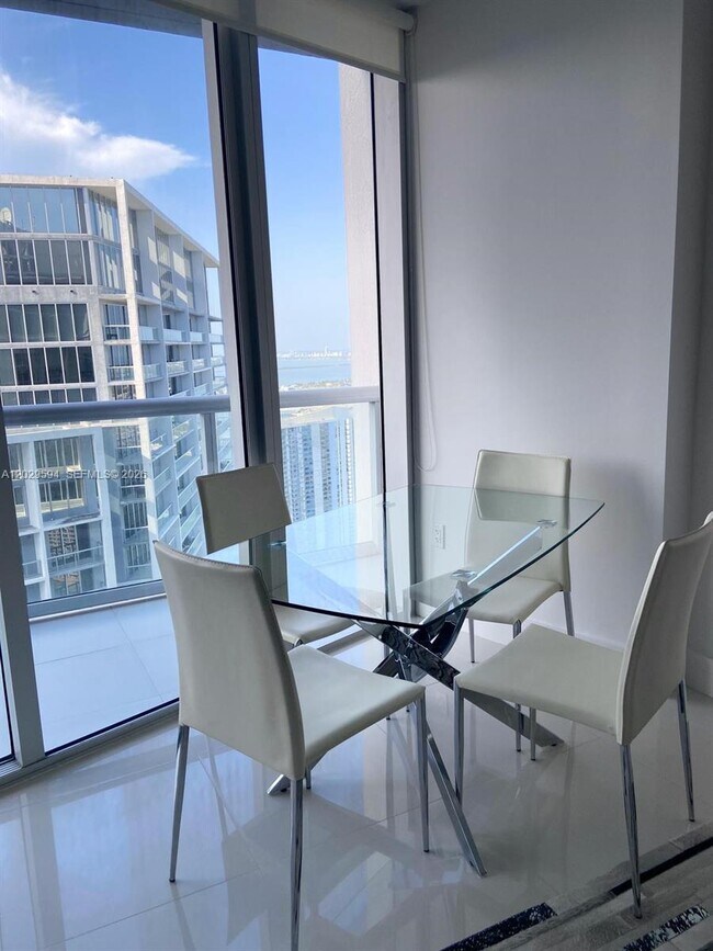Building Photo - 495 Brickell Ave