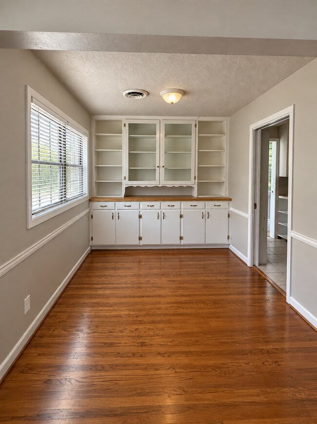 Building Photo - 2505 Douglas Dr
