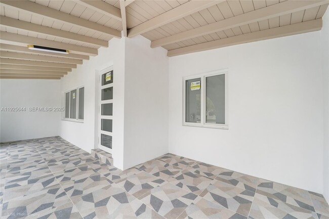 Building Photo - 1654 SW 18th Ave