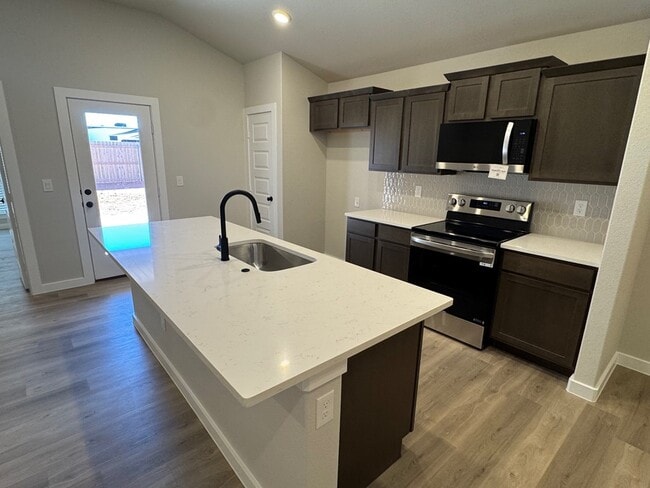 Building Photo - 10300 Pronghorn Rd
