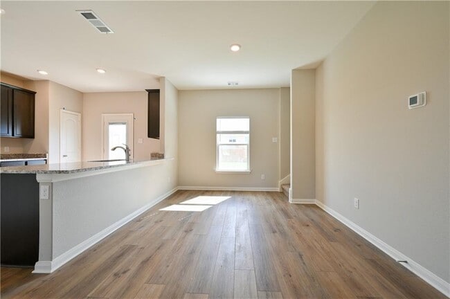 Building Photo - 252 Mount Vernon Way