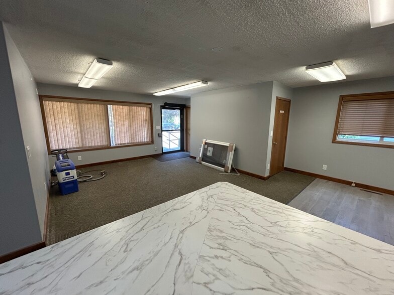 Building Photo - 318 1st St SW