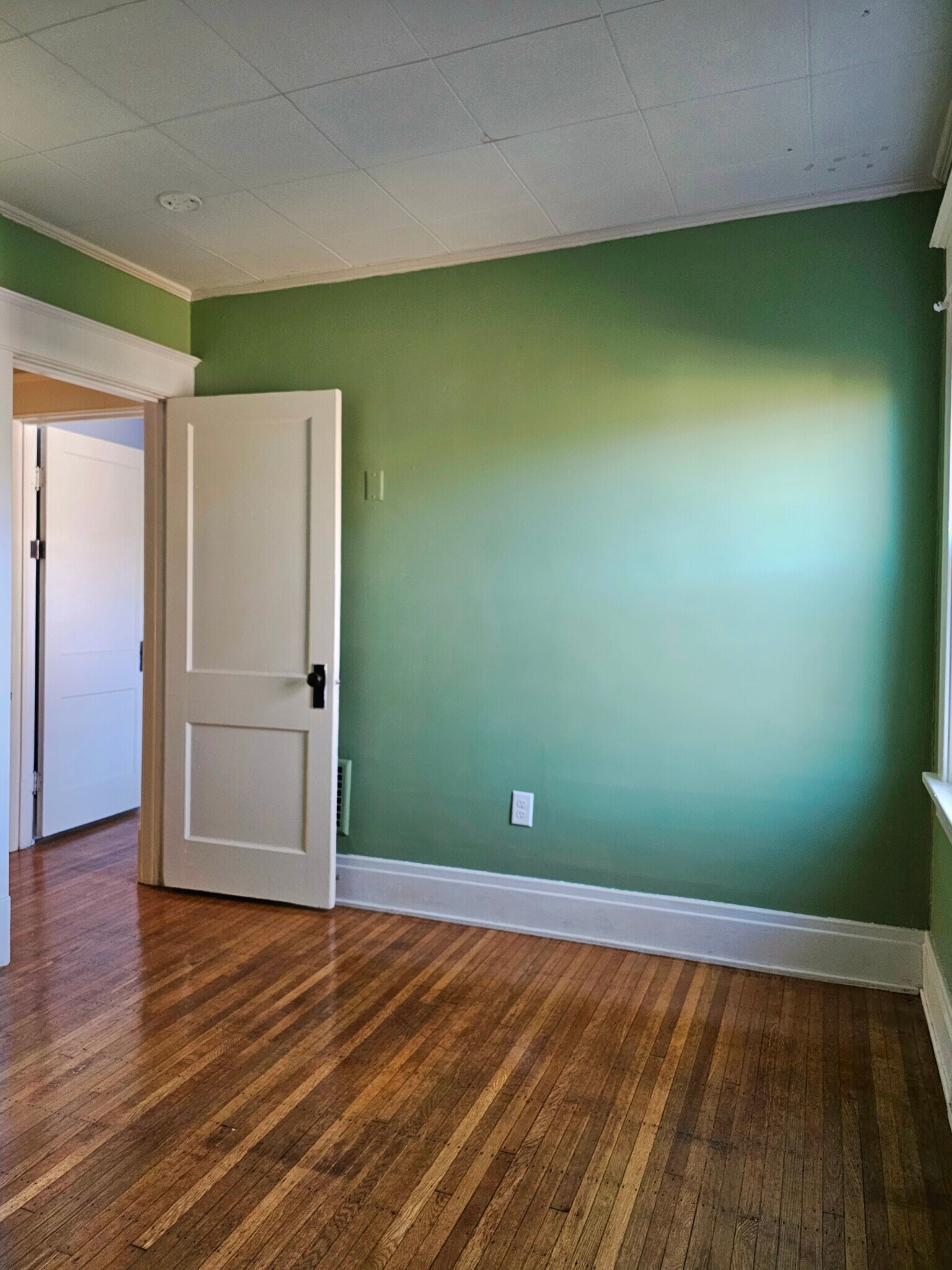 Building Photo - 148 Nassau Ave