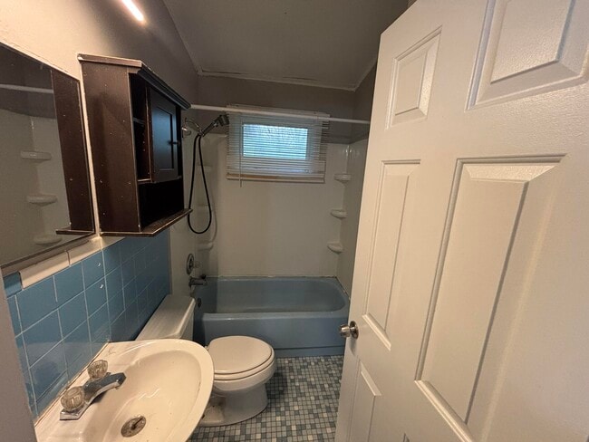 Building Photo - 214 Rugby Rd