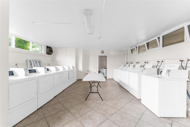 Building Photo - 1401 S Federal Hwy