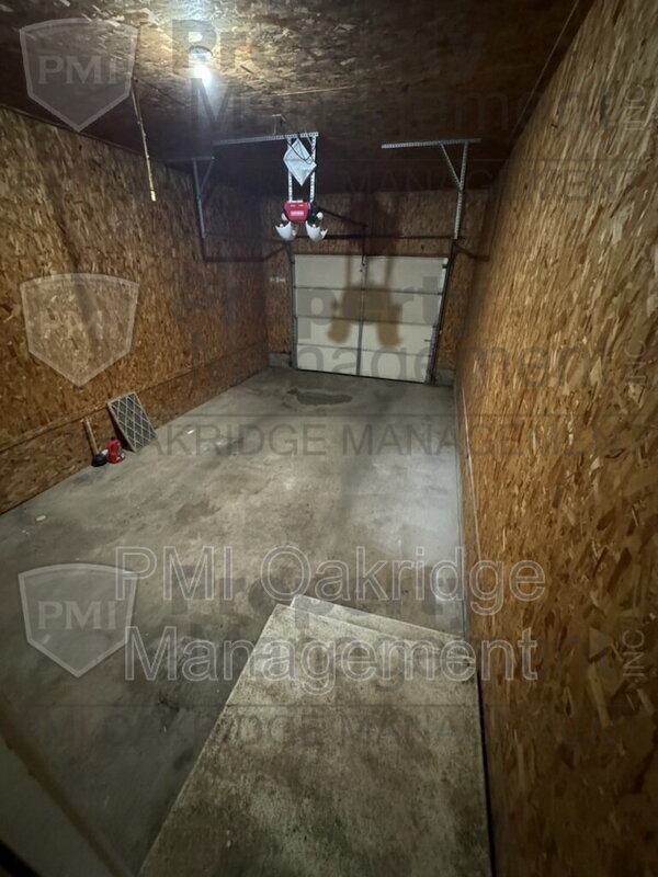 Building Photo - 233 Elizabeth Dr