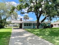 Building Photo - Two bedroom two bath Canal front rental ho...