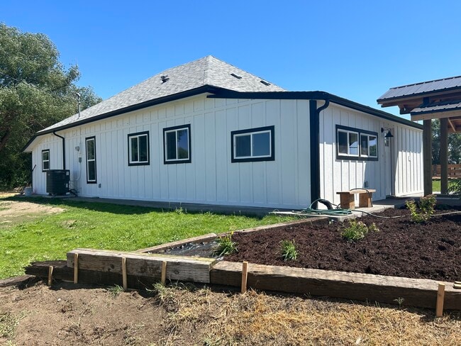 Building Photo - 81450 N Golda Rd