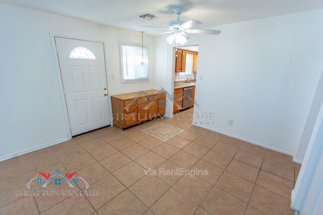 Building Photo - 1136 E Yucca St