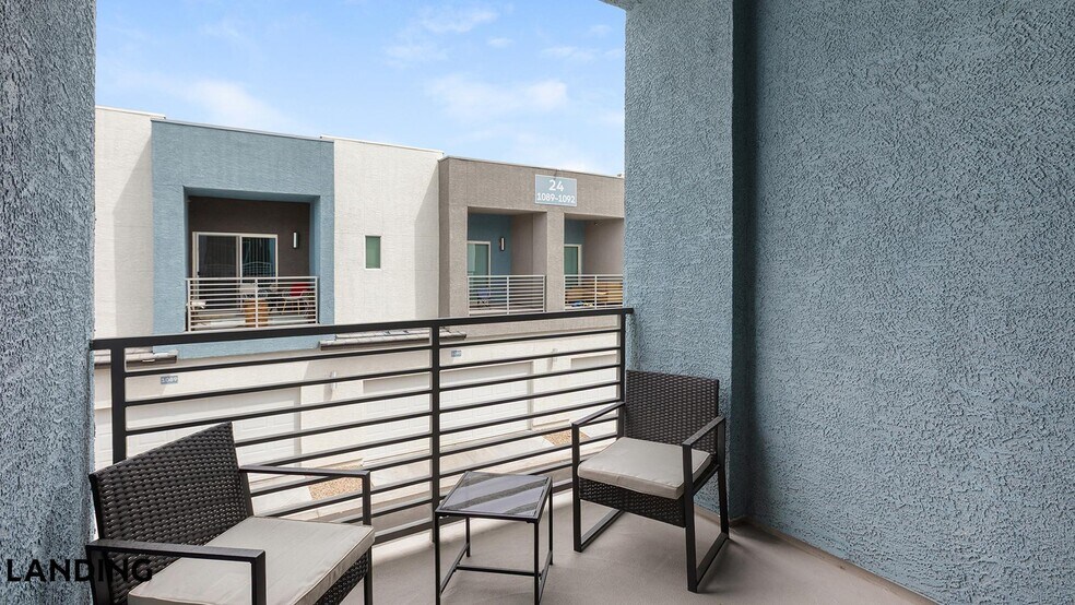 Building Photo - 2705 N Rancho Dr